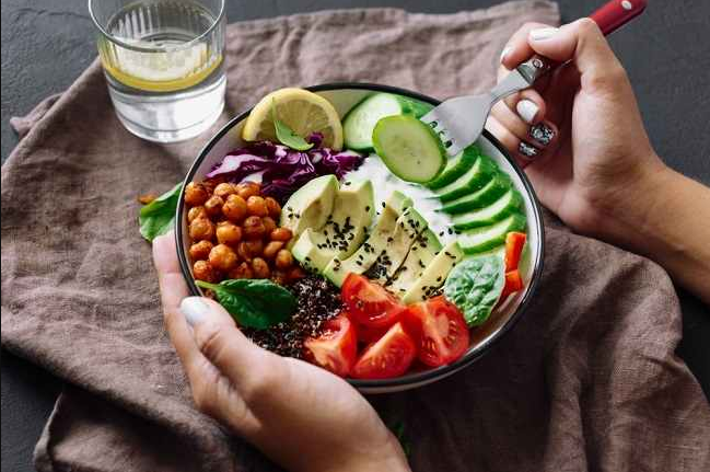 Mengelola Kesehatan Sebagai Seorang Vegetarian: Tips Penting untuk Gaya Hidup Anda